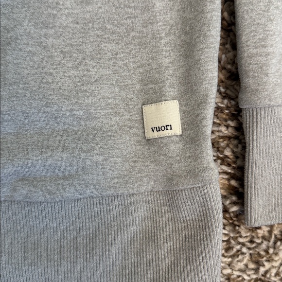 Vuori Long Sleeve Halo Crew Pullover - Picture 3 of 5